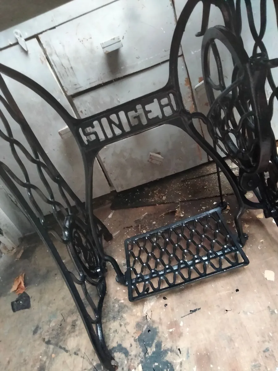 Singer Patio Cast Iron Table - Image 4