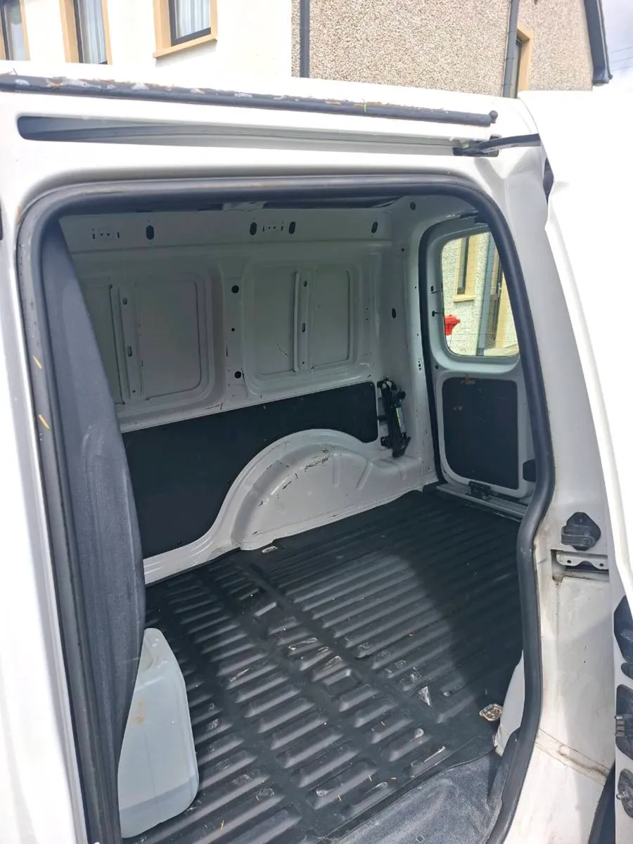 Volkswagon caddy - Image 4