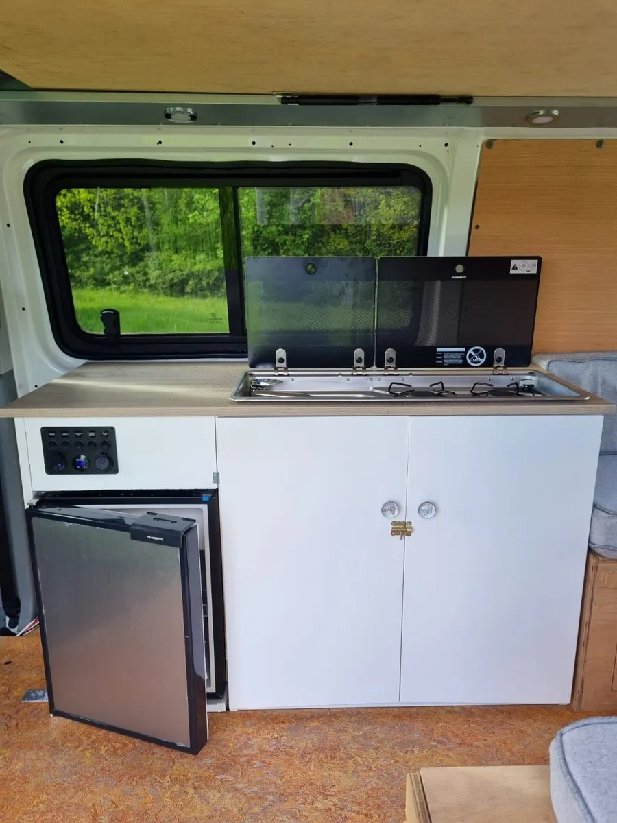 Campervan - Volkswagen Transporter - Image 4