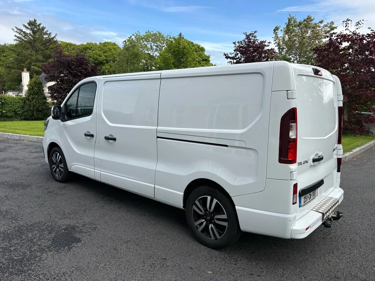 Renault traffic 2.0 170 hp top spec - Image 3