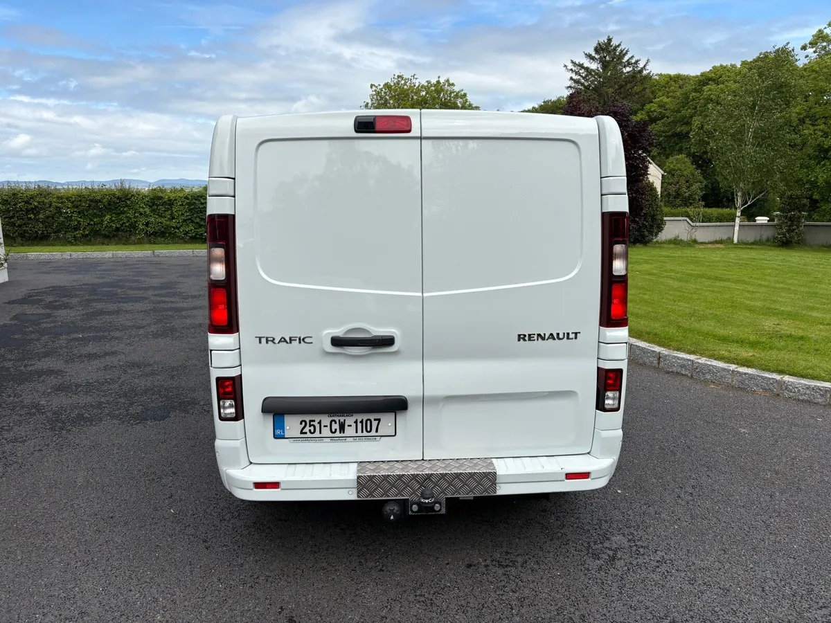 Renault traffic 2.0 170 hp top spec - Image 4