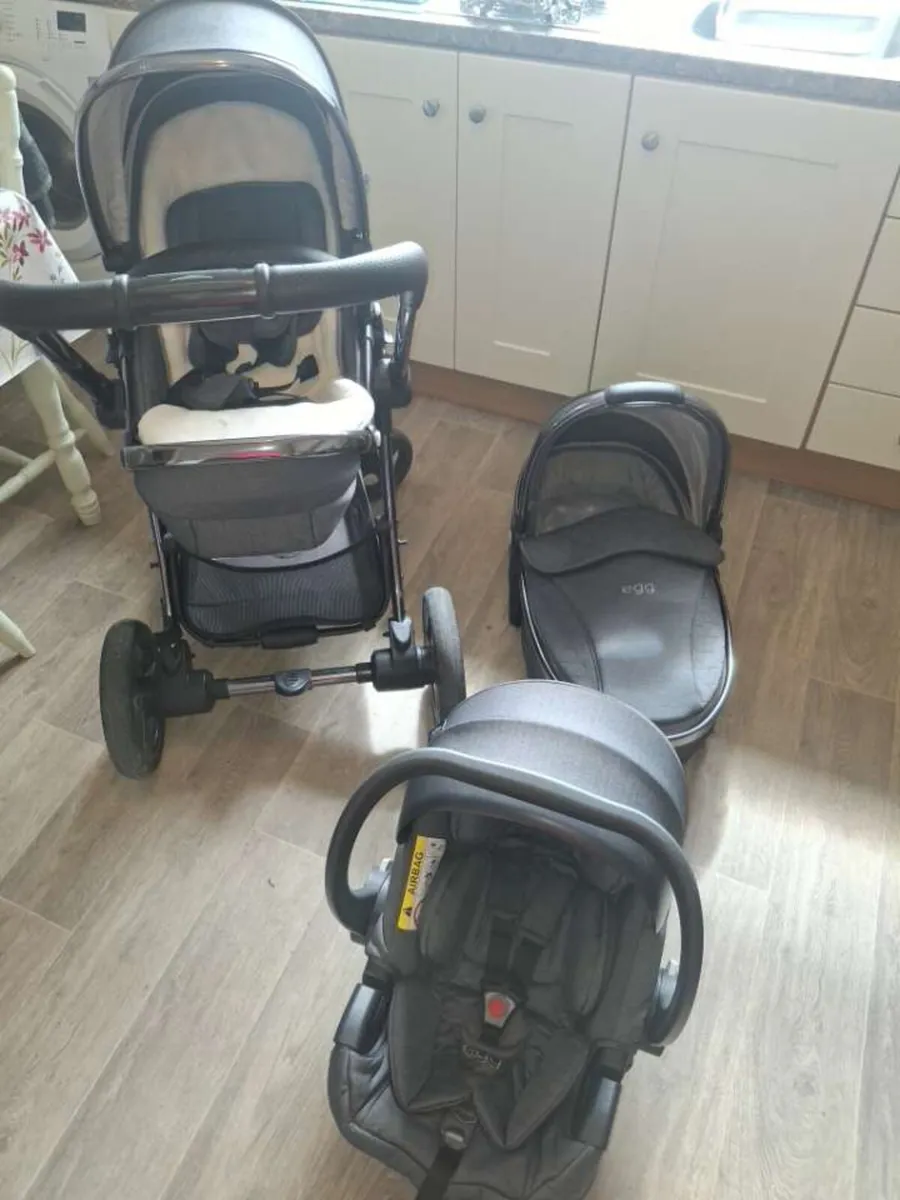Egg 2 Travel System - Image 1