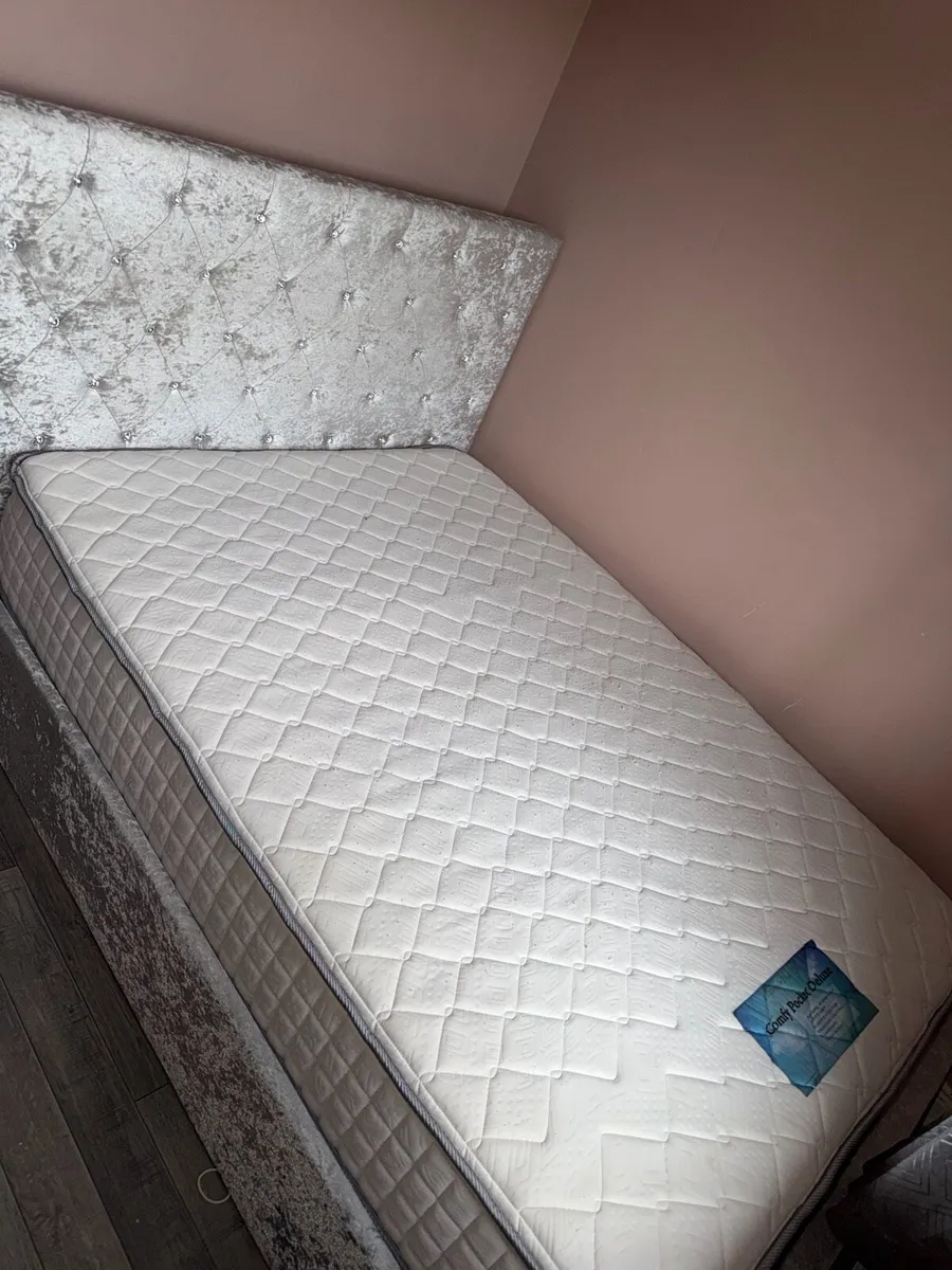 Bed and mattress - Image 2