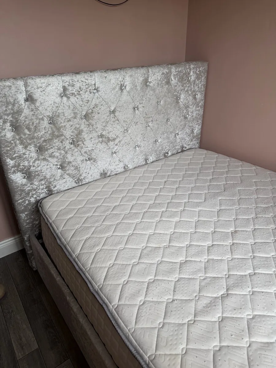 Bed and mattress - Image 1