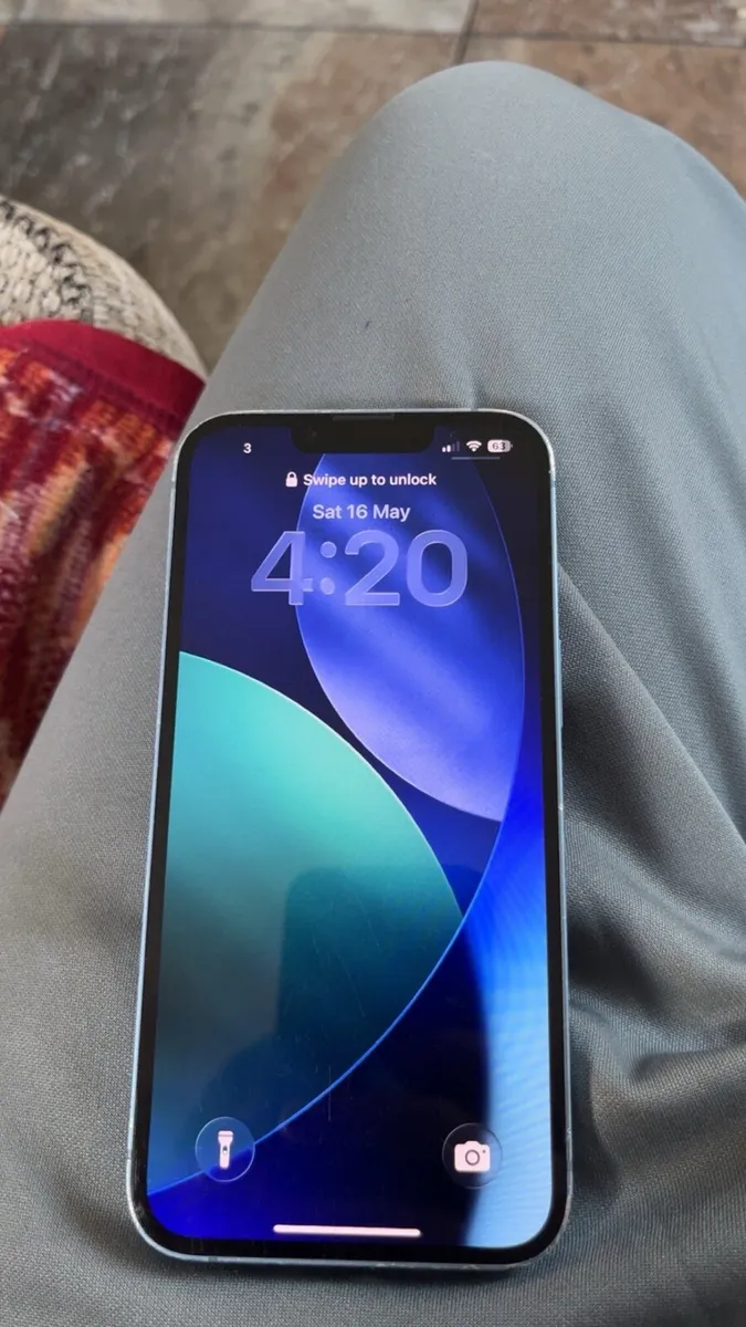 iPhone 14 - Image 2