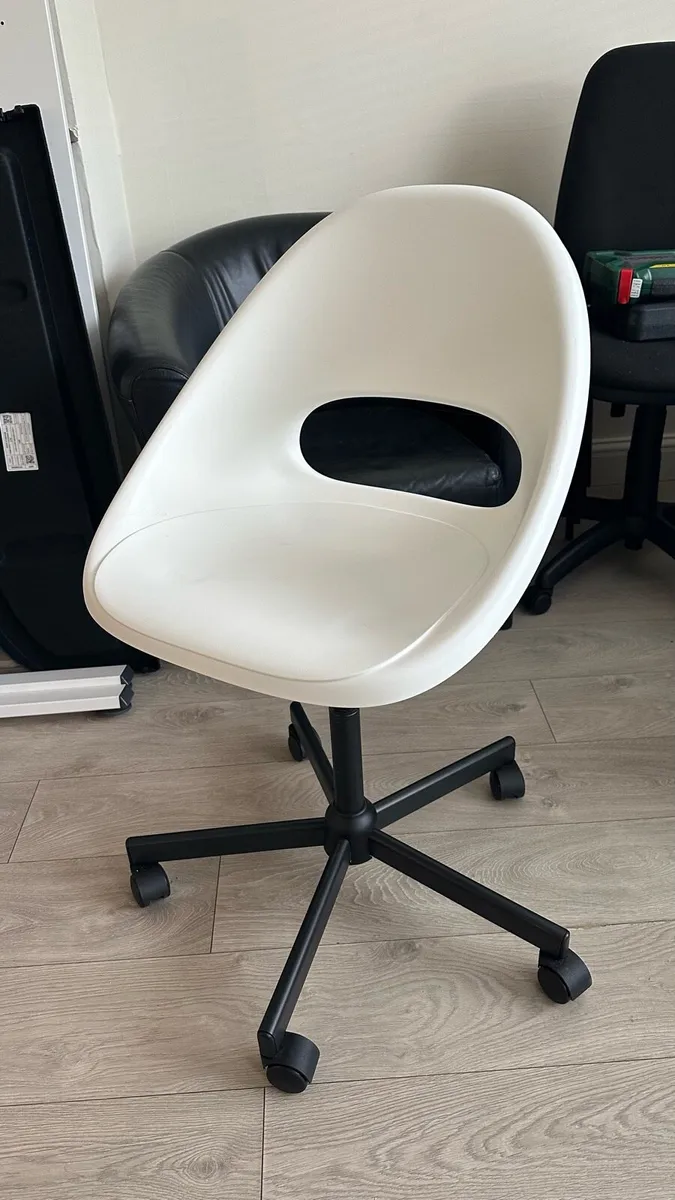 Swivel chair - IKEA (2w use) - Image 1