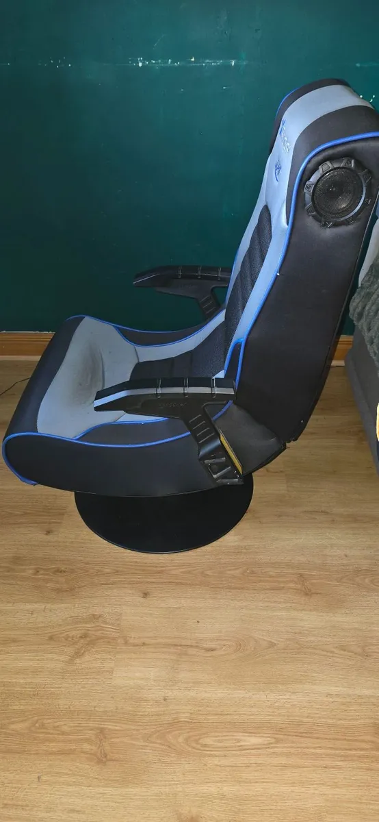 X rocker bluetooth pedestal gaming chair - Image 3