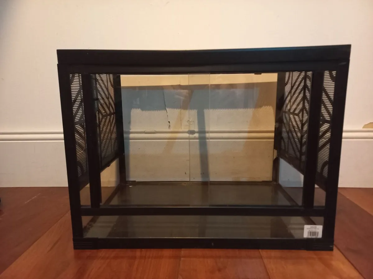 Reptile tank - Image 1