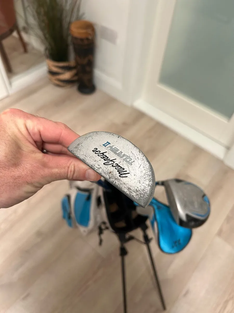 MacGregor Kids golf bag and clubs - Image 2
