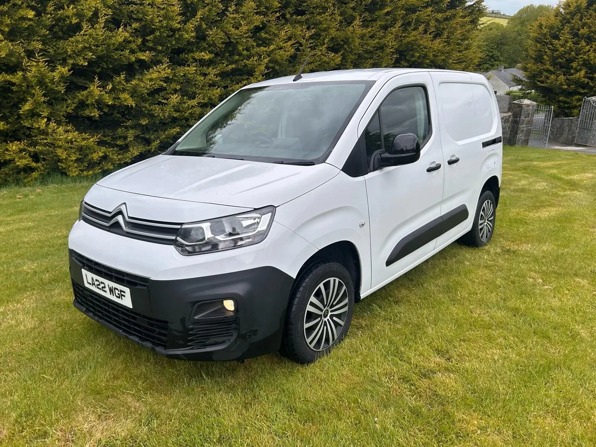 2022 Citreon Berlingo enterprise no vat no vat - Image 1