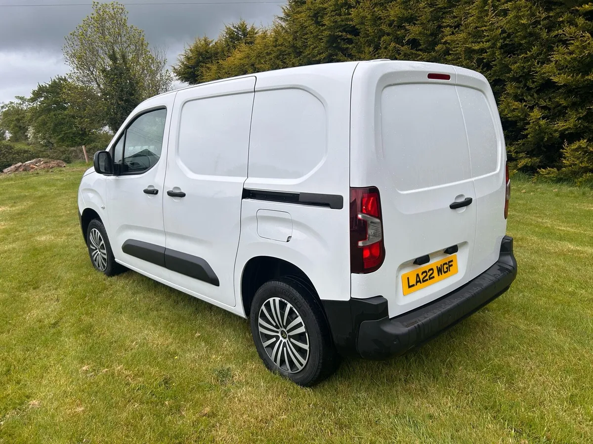 2022 Citreon Berlingo enterprise no vat no vat - Image 3