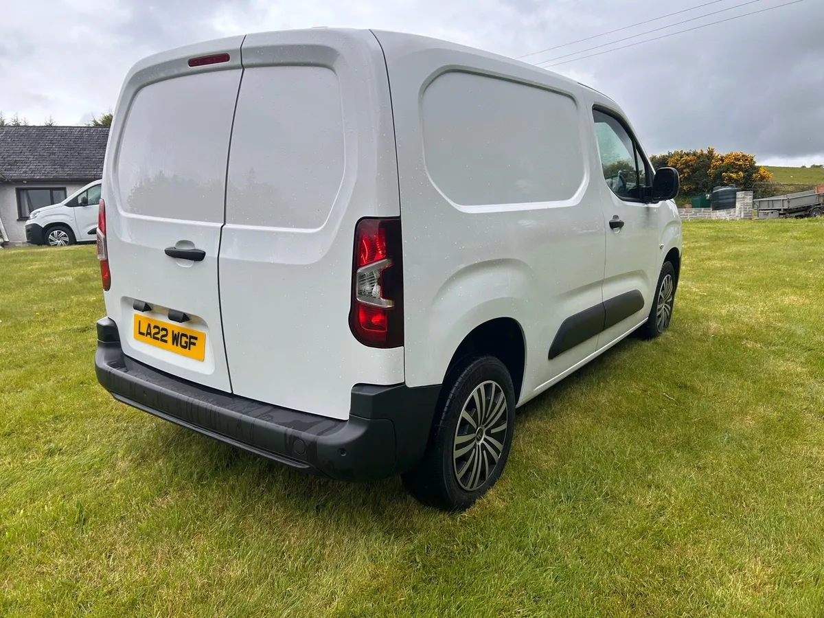 2022 Citreon Berlingo enterprise no vat no vat - Image 4