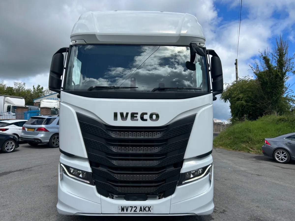 2022 iveco S way 460 6x2 tractor unit - Image 2