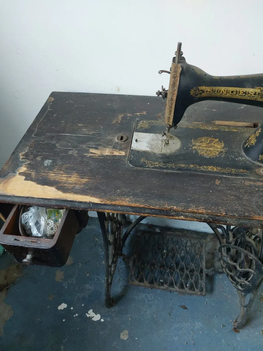 ANTIQUES Sewing machine Singer - Image 2