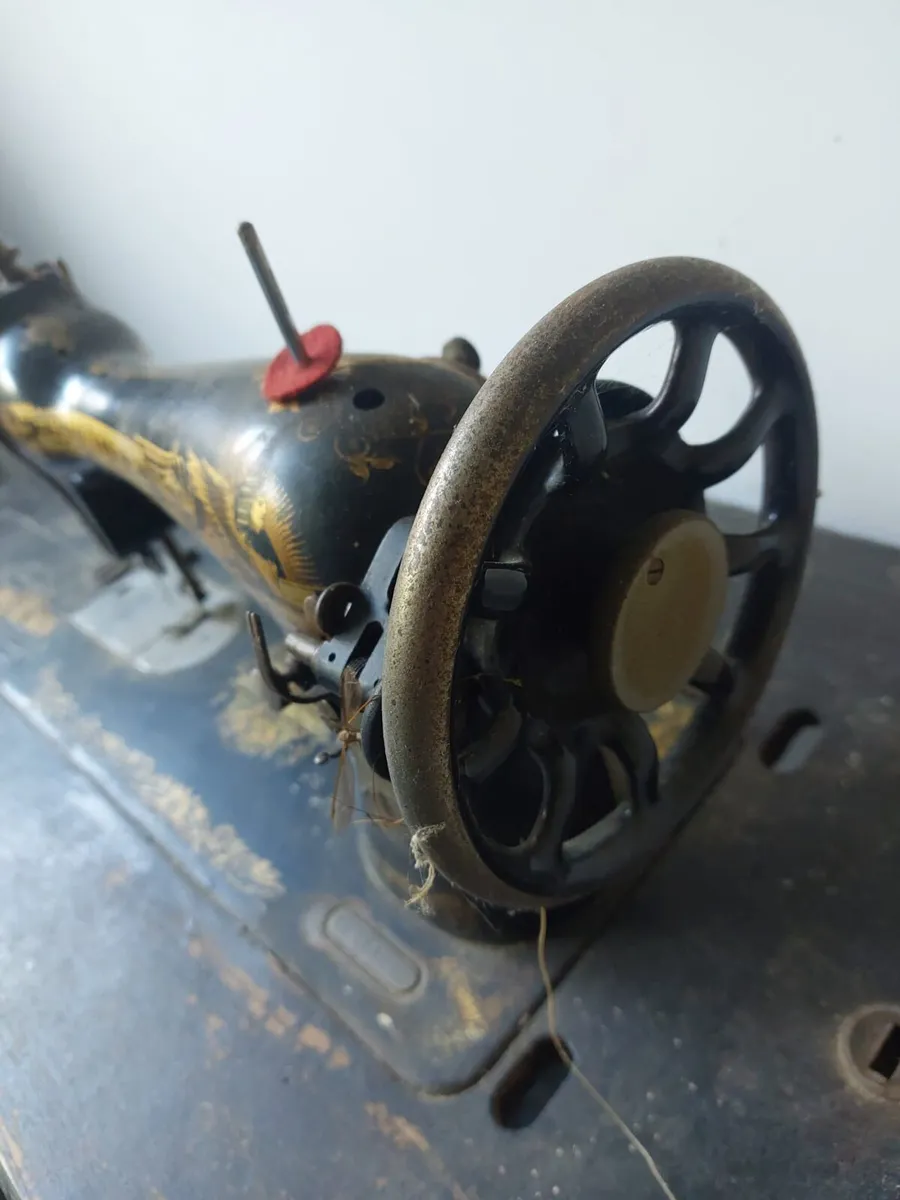 ANTIQUES Sewing machine Singer - Image 3