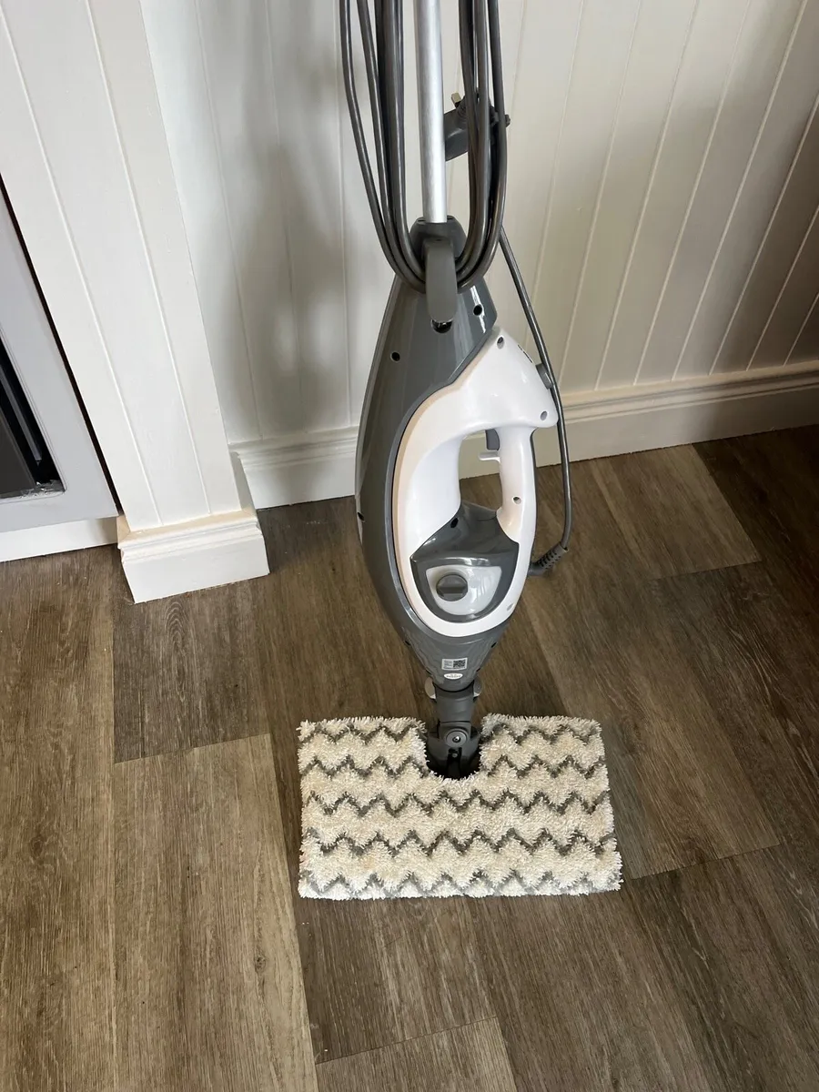 Shark Lift away Steam Mop immaculate condition - Image 1