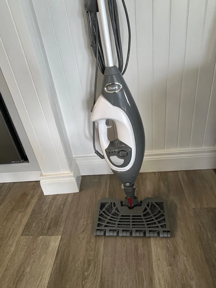 Shark Lift away Steam Mop immaculate condition - Image 2