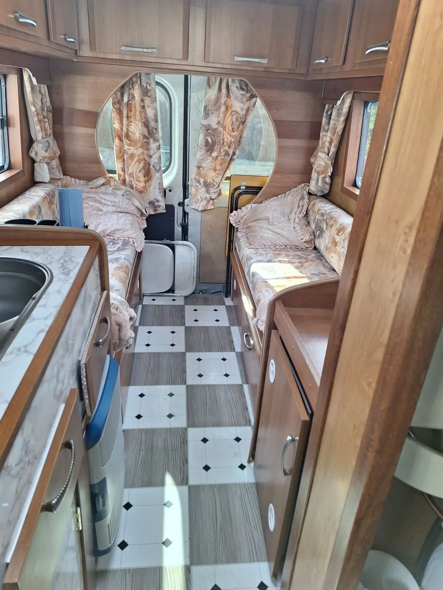 Camper van - Image 2