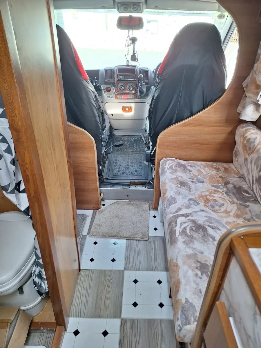 Camper van - Image 3