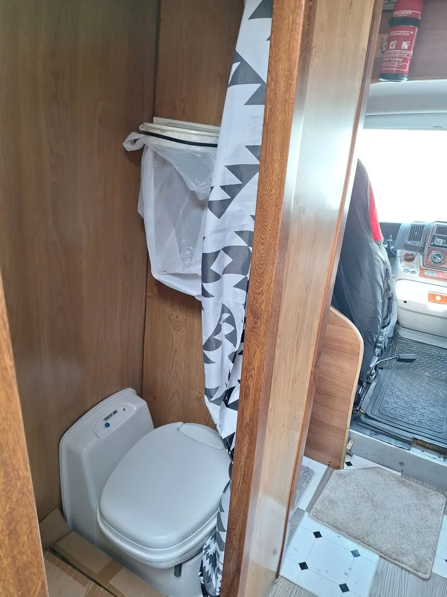 Camper van - Image 4