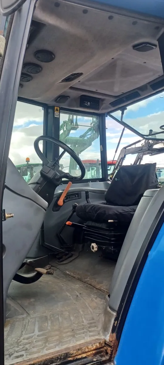 New Holland 5635 - Image 2
