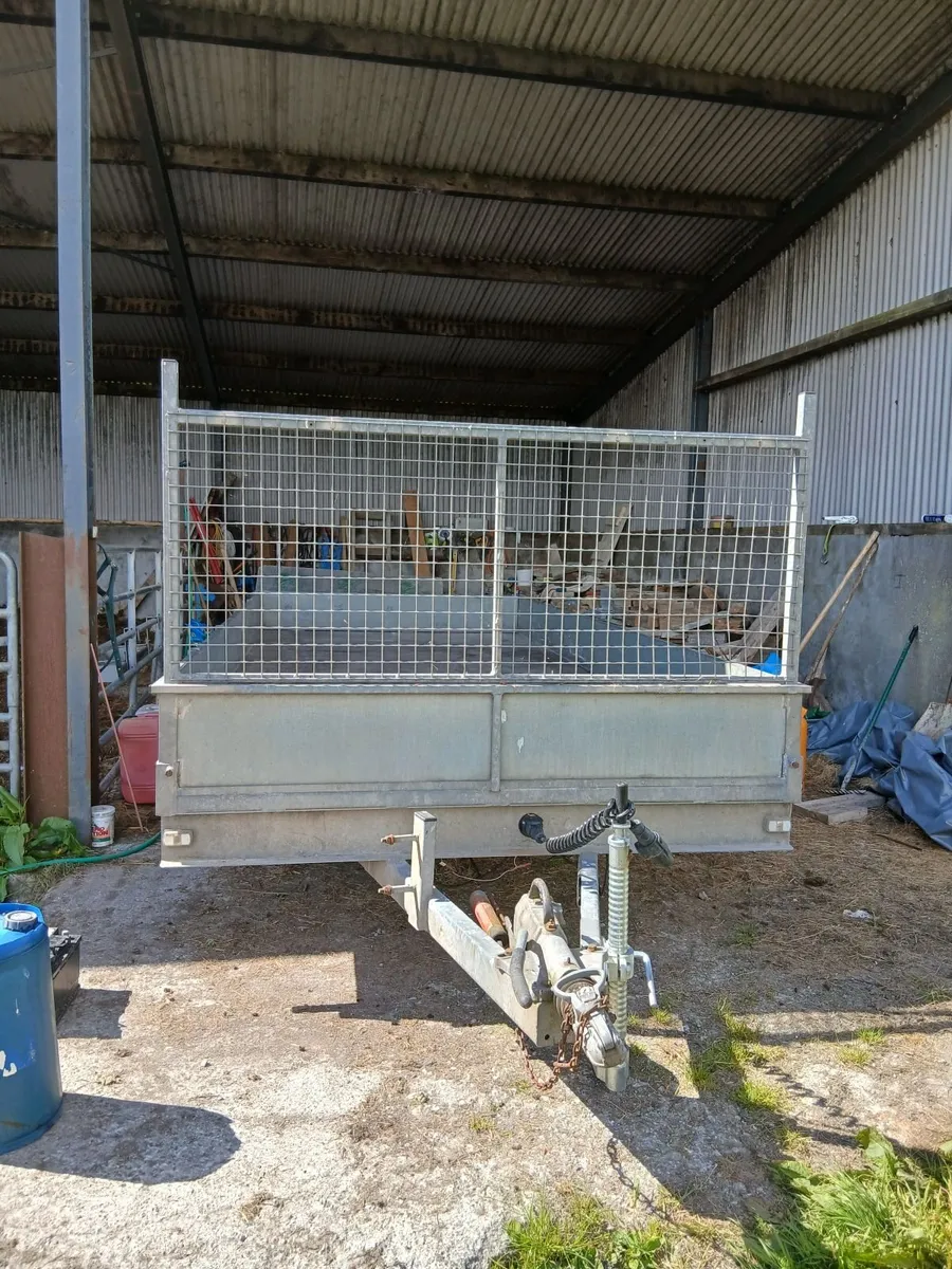 Trailer - Image 1
