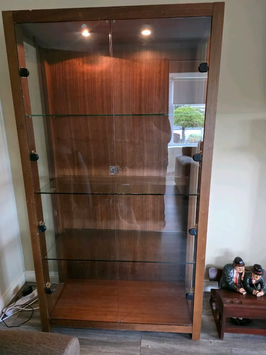 Household furniture - Image 1