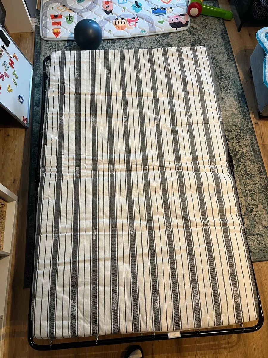 Foldable guest bed for sale - Image 1