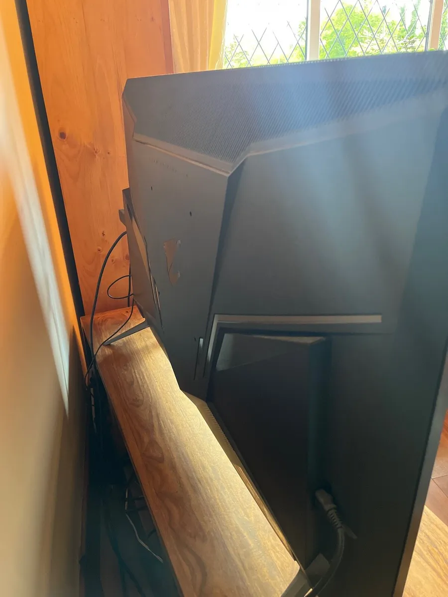 43inch Aorus Gaming Monitor - Image 3