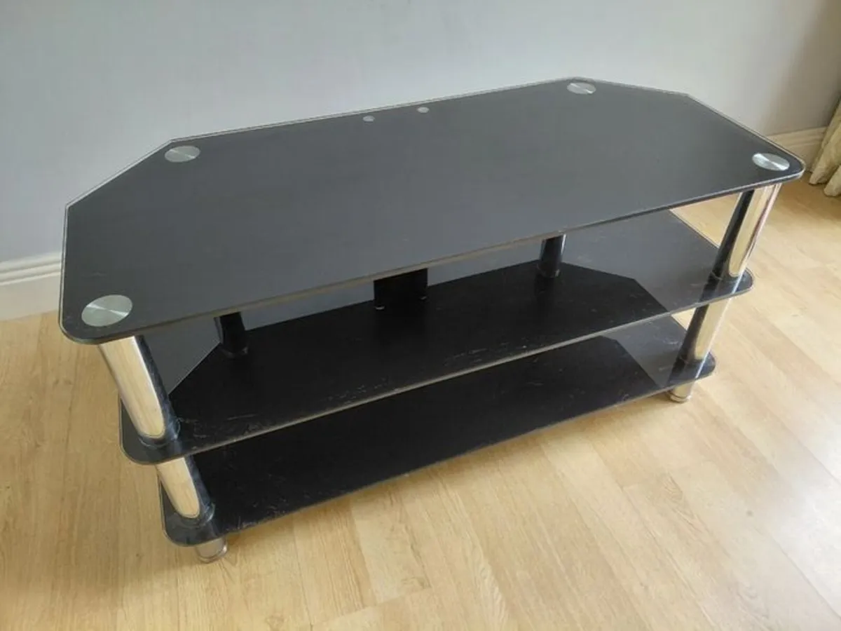 TV stand - Image 1