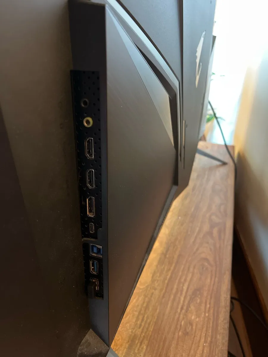 43inch Aorus Gaming Monitor - Image 4
