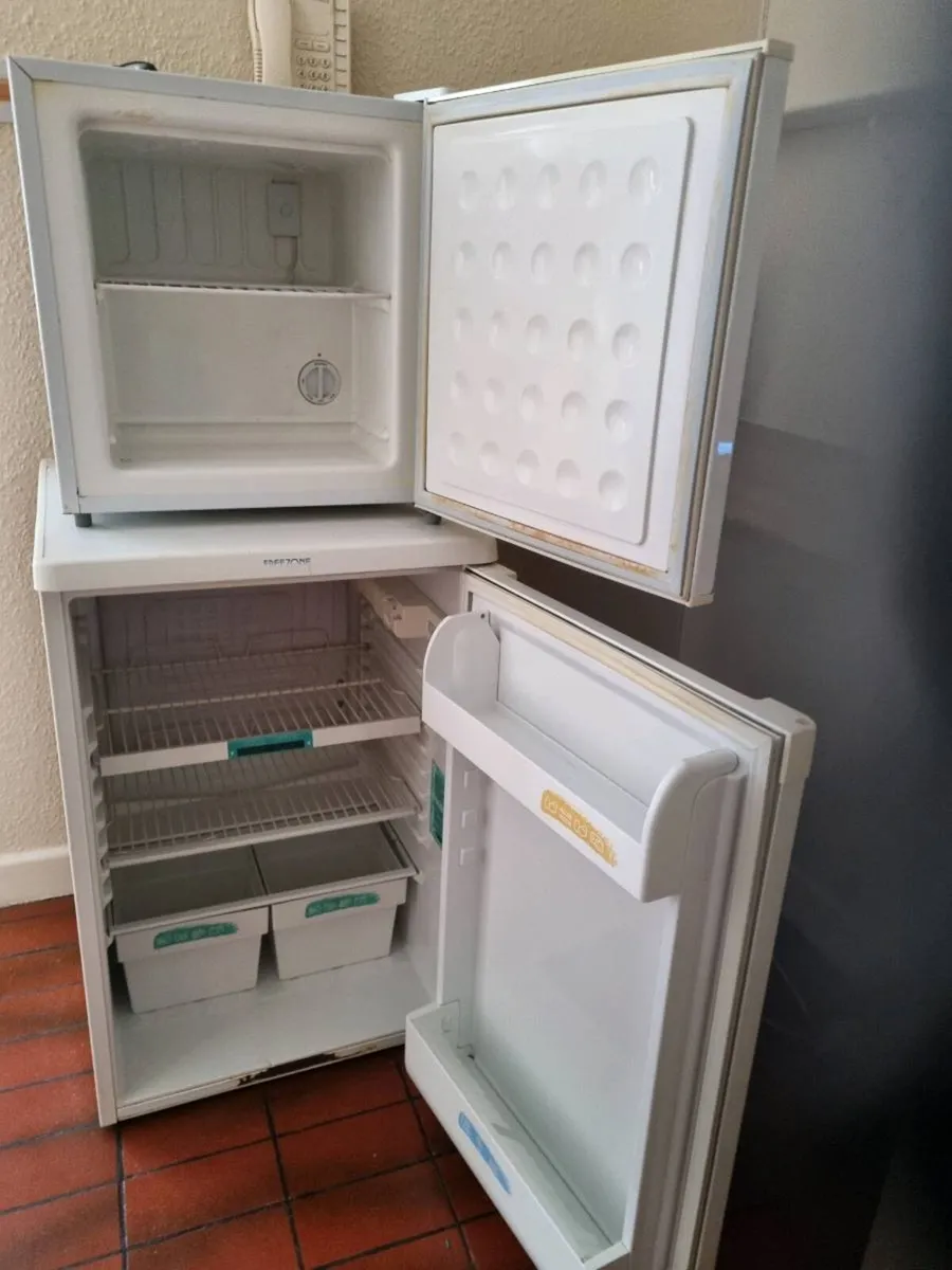Fridge and small feeezer - Image 2