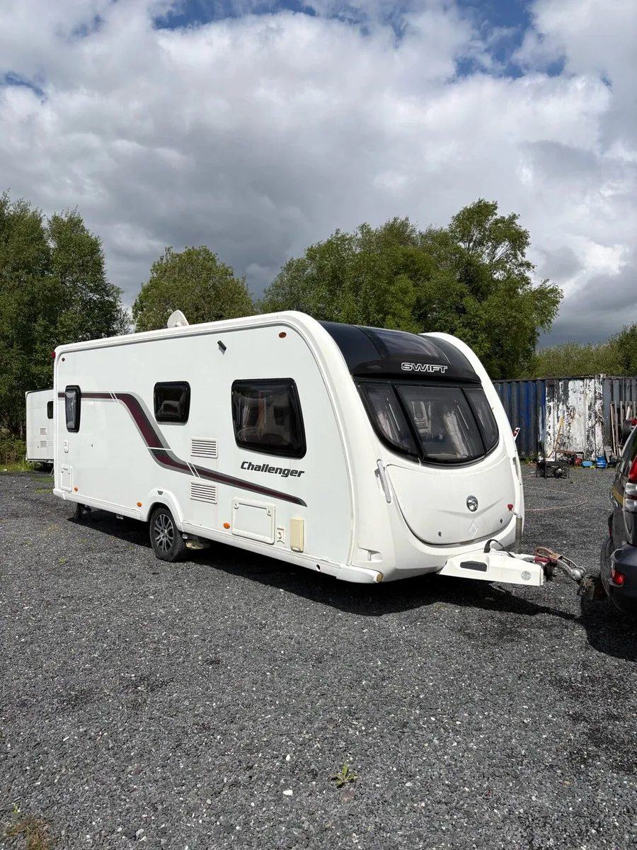 Swift Challenger 4 Berth Fixed Bed Caravan - Image 2
