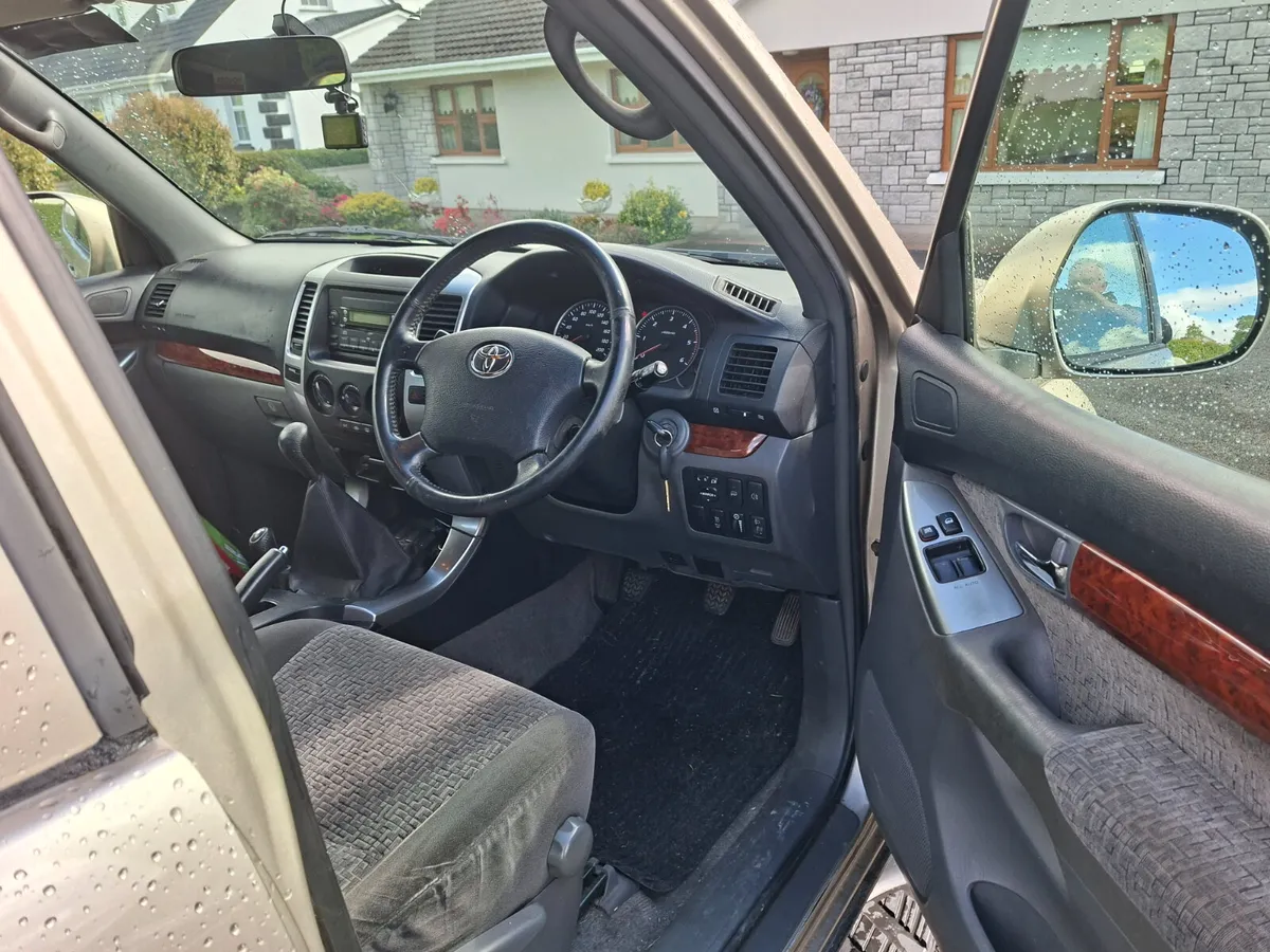 Toyota Land Cruiser 2005 - Image 3