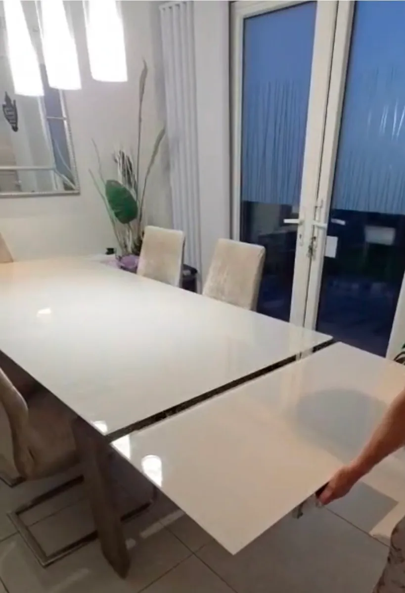 Extandable Dining table - Image 4