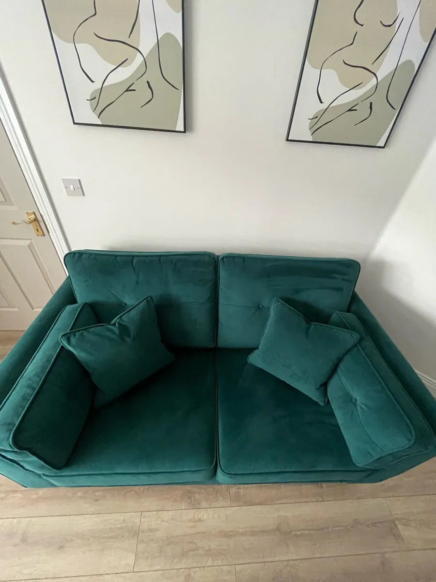 Alanna Emerald green couch - Image 2