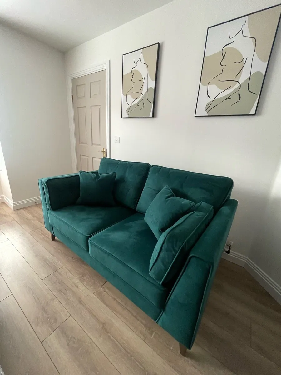 Alanna Emerald green couch - Image 3