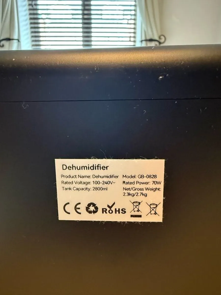 OKYUK Dehumidifier 2.8L Excellent Condition - Image 3