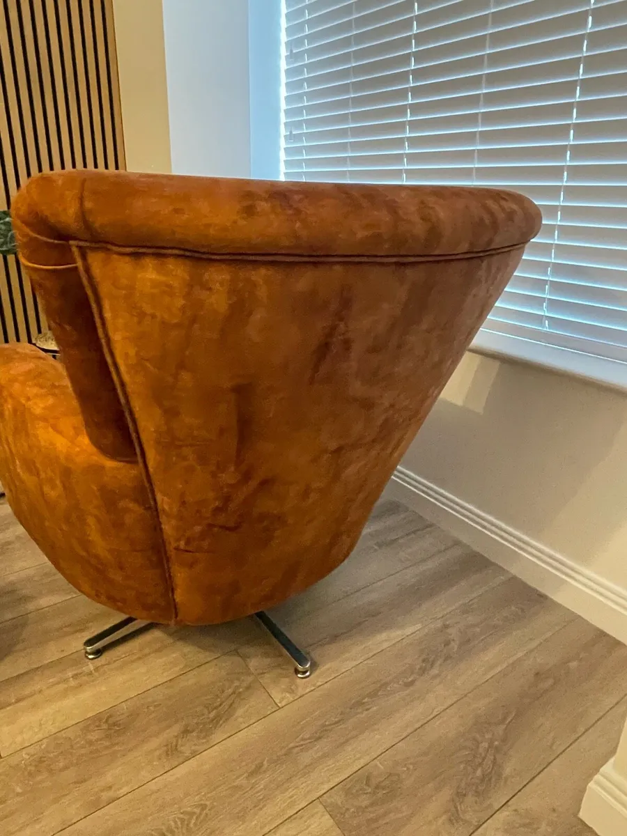 Rustic orange swirl chair - Image 4
