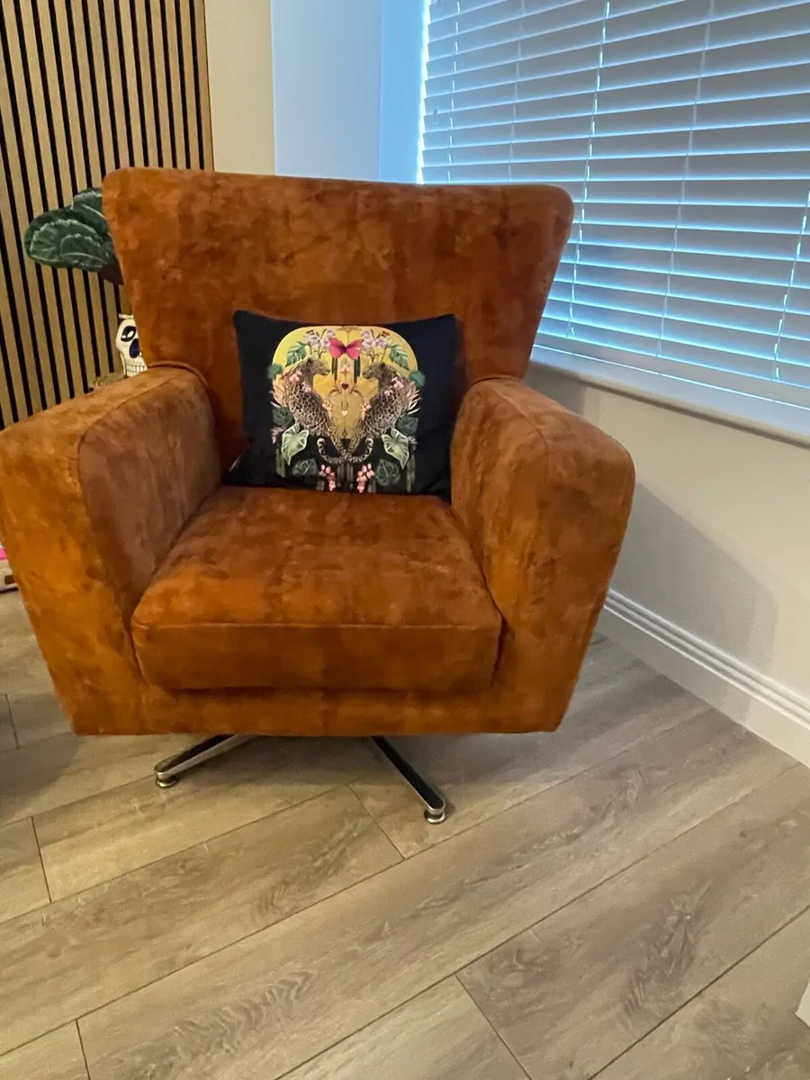 Rustic orange swirl chair - Image 1