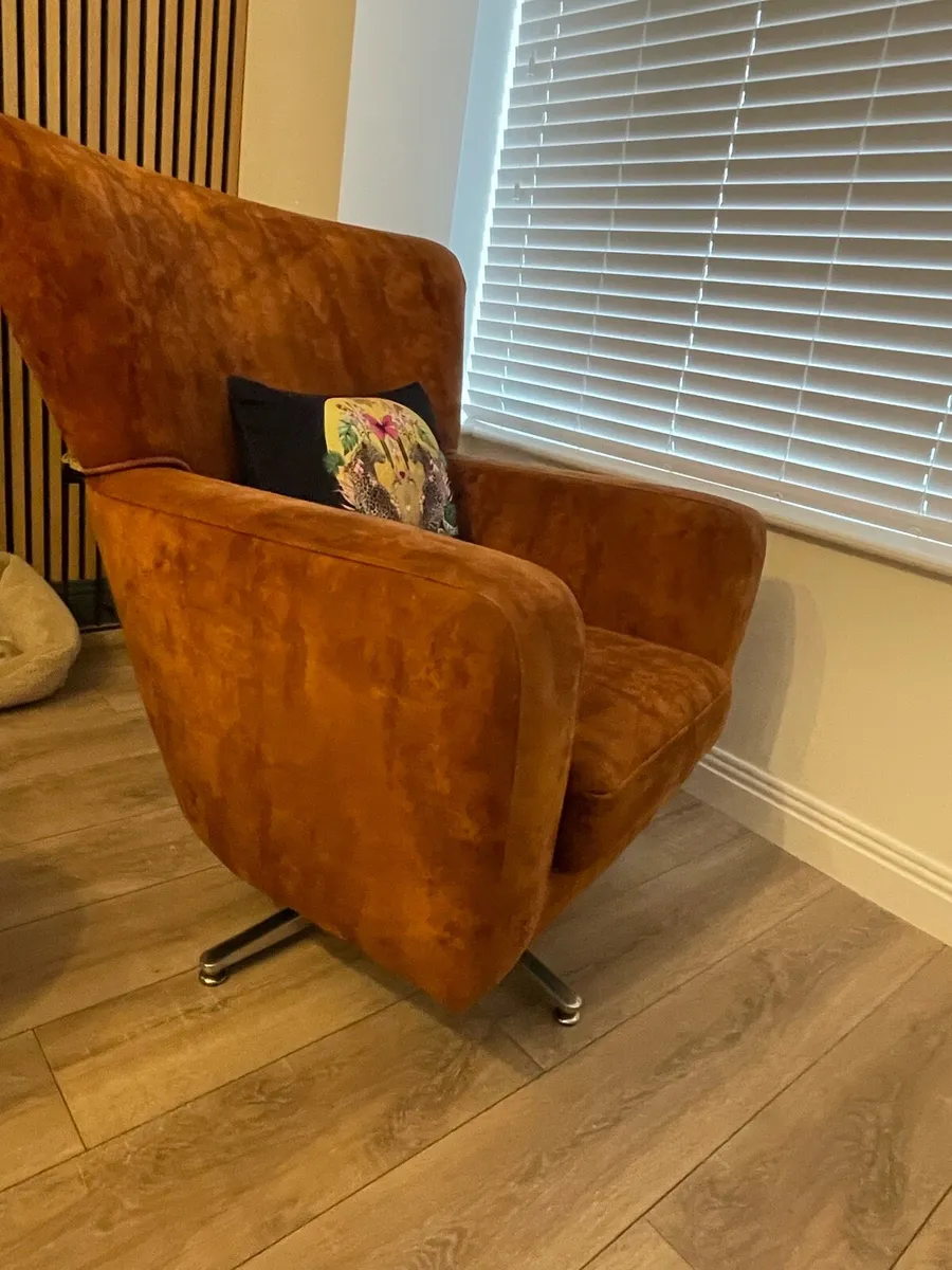 Rustic orange swirl chair - Image 2
