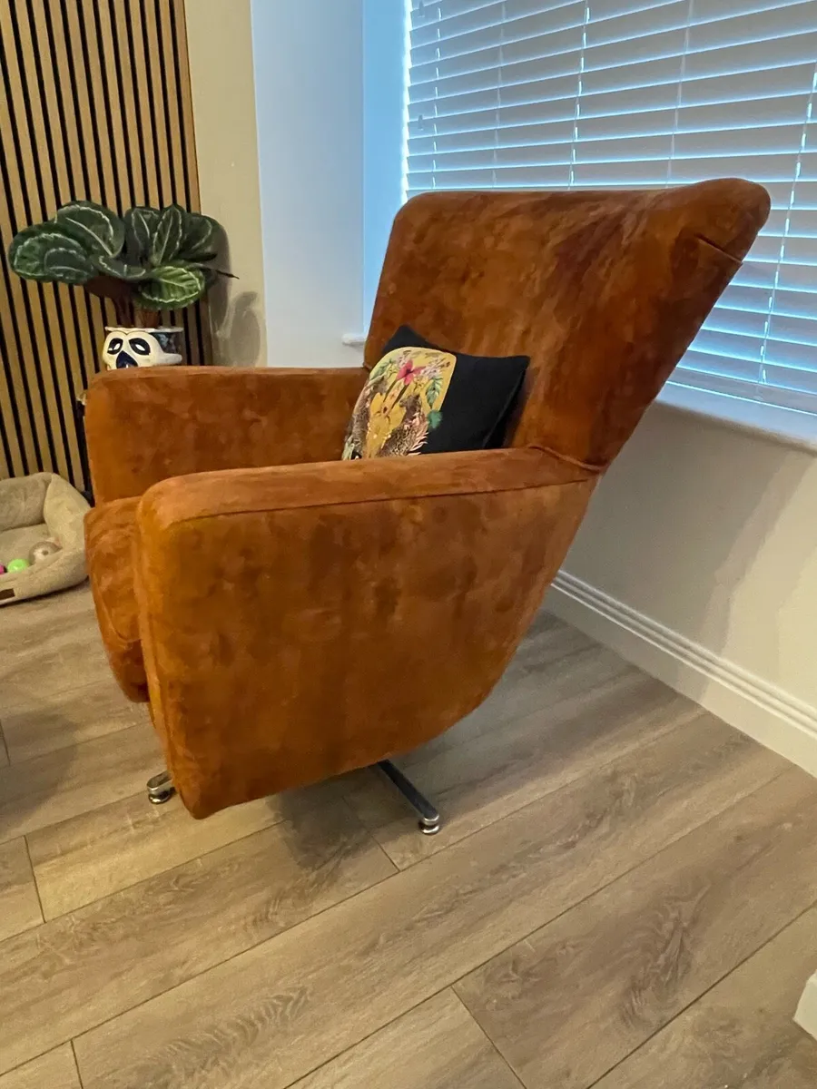 Rustic orange swirl chair - Image 3