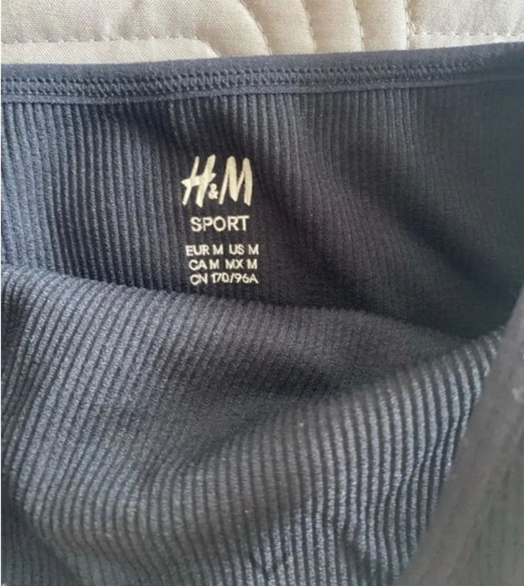 H&M Sports Bra Size M - Brand New - Image 3