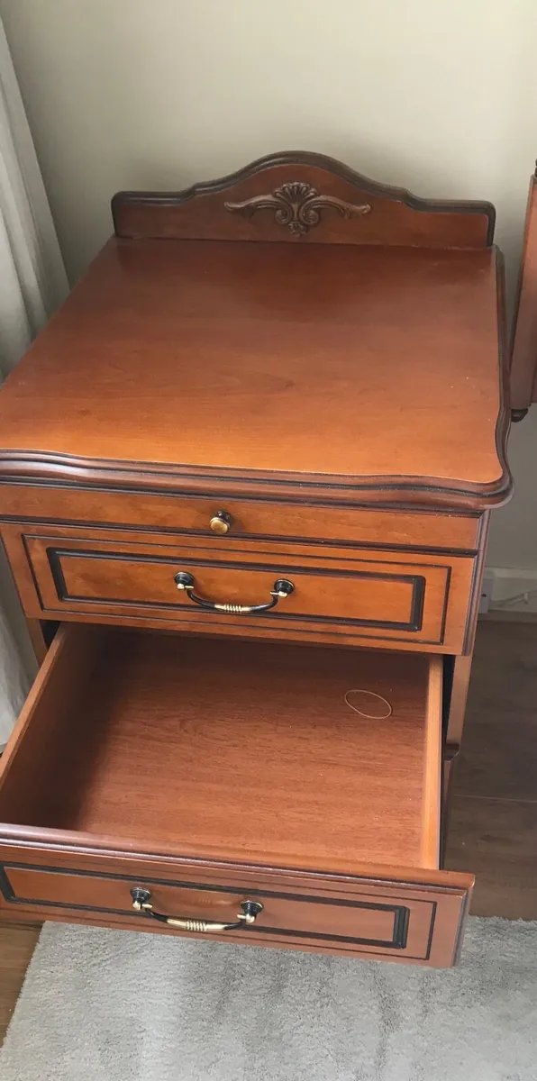 2x Good quality bedside lockers - Image 1