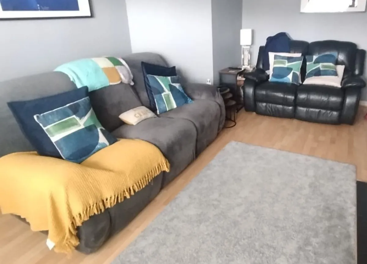 Couch - Image 4