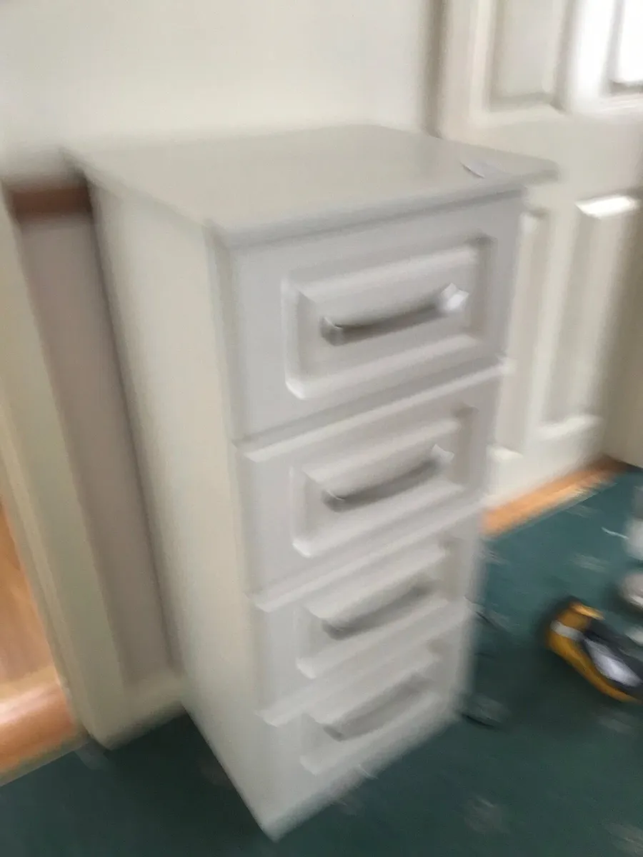 2 quality  bedroom drawers - Image 3