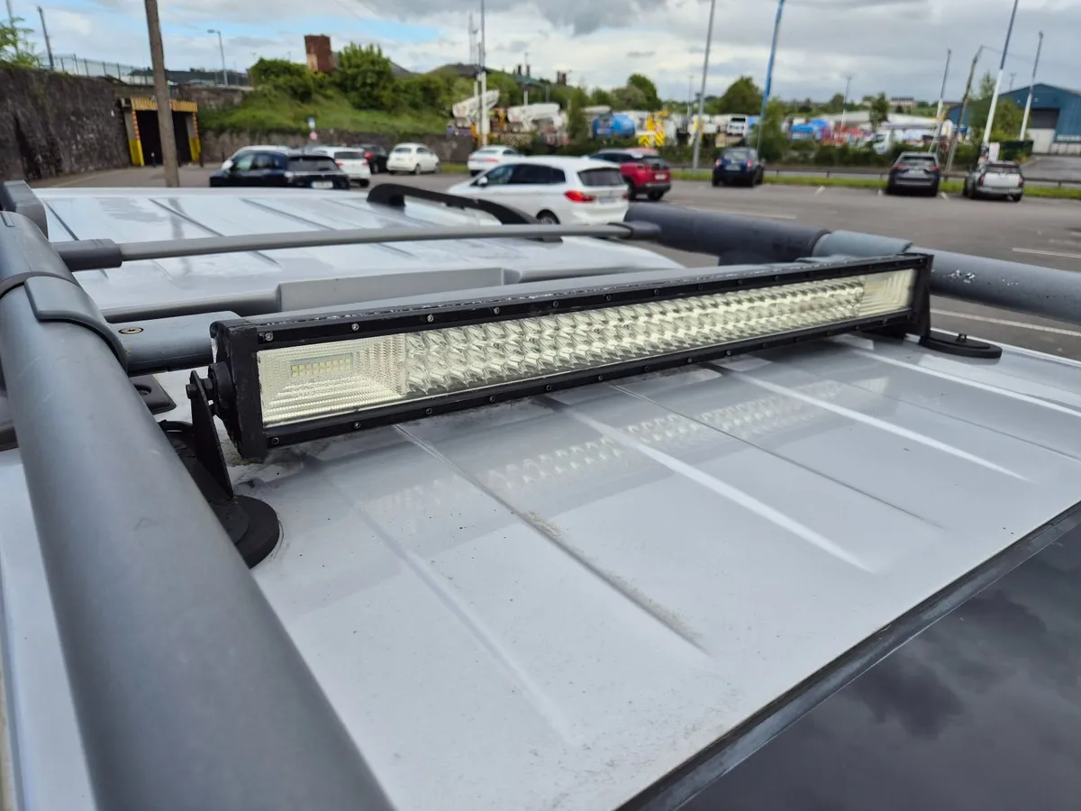 Nissan Navara, Low mls, New DOE - Image 2