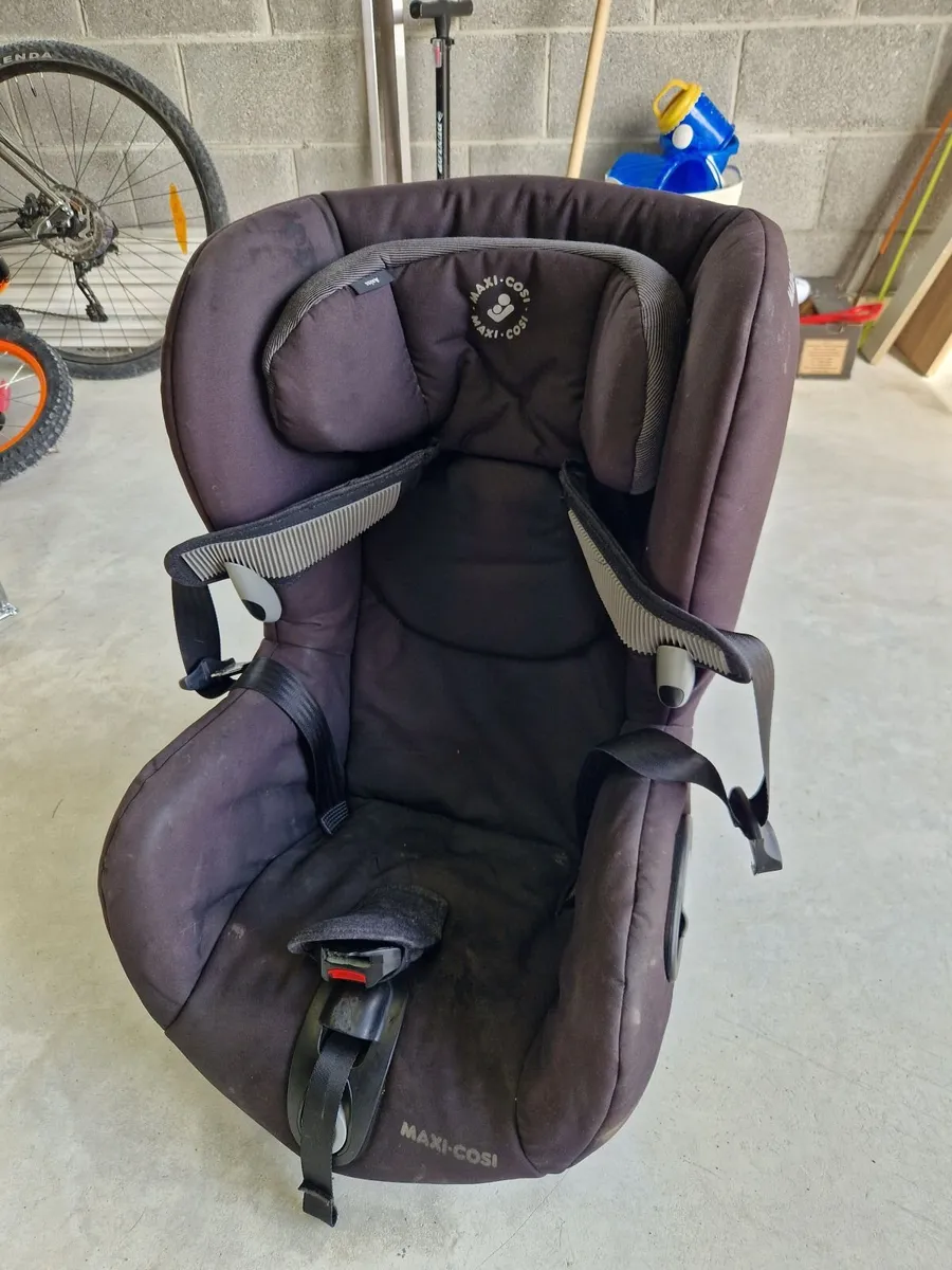 Maxi Cosi swivel Child Car seat8 - Image 1