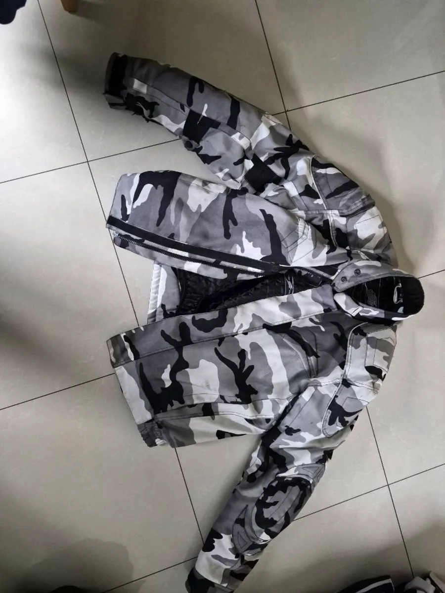 Motorcycle jacket and trousers - Image 1