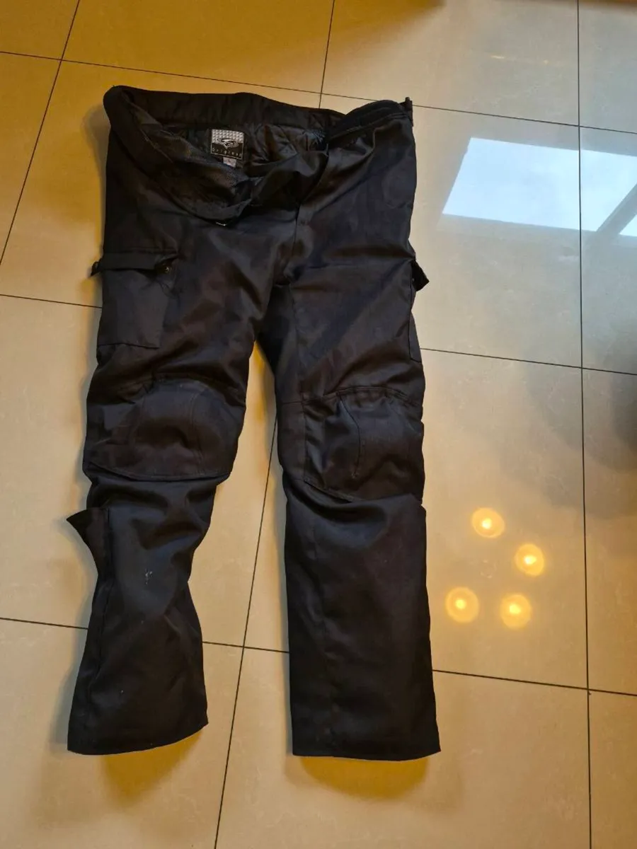 Motorcycle jacket and trousers - Image 3
